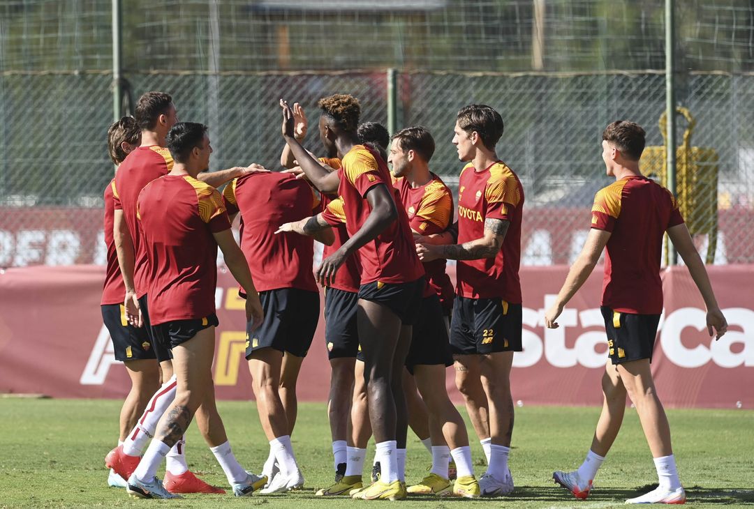 Trigoria, l’allenamento prima della partenza per Genova – FOTO GALLERY - immagine 5