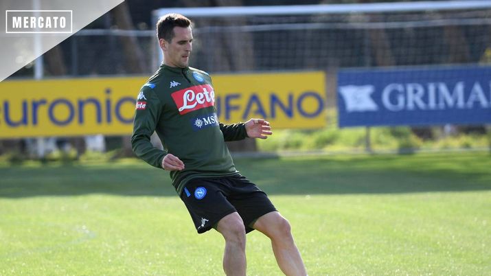 Milik, attaccante del Napoli, al centro del mercato, nel mirino della Juve Milik, attaccante del Napoli, al centro del mercato, nel mirino della Juve