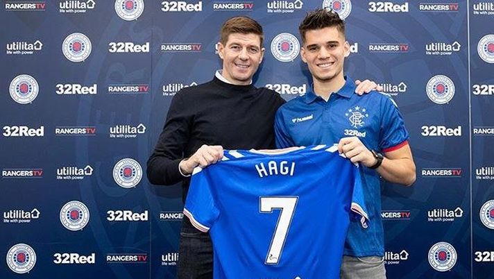 Il figlio di Gheorghe Hagi sorridente vicino a Gerrard Il figlio di Gheorghe Hagi sorridente vicino a Gerrard