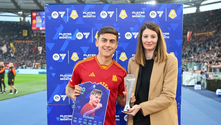 Getty Images Roma-Sassuolo, Dybala premiato come giocatore del mese: Souloukou consegna il premio - immagine 1