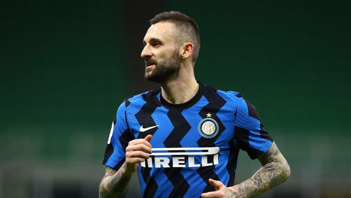 MILAN, ITALY - JANUARY 26: Marcelo Brozovic of FC Internazionale looks on during the Coppa Italia match between FC Internazionale and AC Milan at Stadio Giuseppe Meazza on January 26, 2021 in Milan, Italy. Sporting stadiums around Italy remain under strict restrictions due to the Coronavirus Pandemic as Government social distancing laws prohibit fans inside venues resulting in games being played behind closed doors. (Photo by Marco Luzzani/Getty Images) MILAN, ITALY - JANUARY 26: Marcelo Brozovic of FC Internazionale looks on during the Coppa Italia match between FC Internazionale and AC Milan at Stadio Giuseppe Meazza on January 26, 2021 in Milan, Italy. Sporting stadiums around Italy remain under strict restrictions due to the Coronavirus Pandemic as Government social distancing laws prohibit fans inside venues resulting in games being played behind closed doors. (Photo by Marco Luzzani/Getty Images)