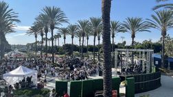 Derby di Los Angeles, Landon Donovan raggiunge Beckham: una statua anche per lui