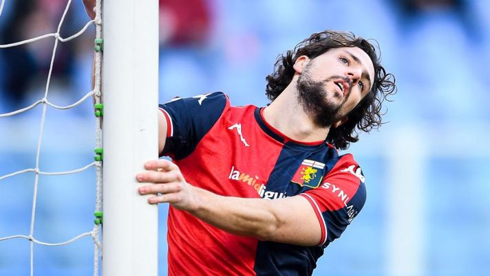 GENOA, ITALY - JANUARY 22: Mattia Destro of Genoa reacts with disappointment during the Serie A match between Genoa CFC and Udinese Calcio at Stadio Luigi Ferraris on January 22, 2022 in Genoa, Italy. (Photo by Getty Images) Secolo XIX: “Yeboah in pole e la gestione di Destro, la probabile formazione del Genoa” - immagine 1