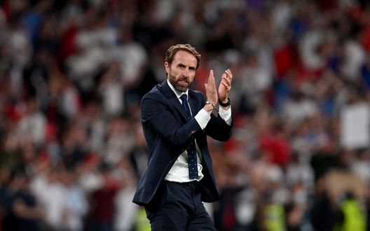 LONDON, ENGLAND - JULY 07: Gareth Southgate, Head Coach of England acknowledges the fans following victory in the UEFA Euro 2020 Championship Semi-final match between England and Denmark at Wembley Stadium on July 07, 2021 in London, England. (Photo by Paul Ellis - Pool/Getty Images) Shearer non teme la Francia: “Paura? E perché? Lasciamo che siano loro ad averne dell’Inghilterra” - immagine 1