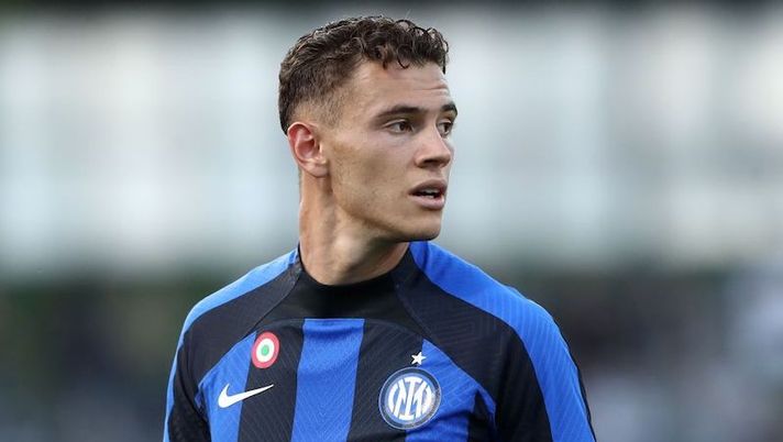 LUGANO, SWITZERLAND - JULY 12: Kristjan Asllani of FC Internazionale looks o during Pre-season Friendly between FC Lugano v FC Internazionale at Cornaredo Stadium on July 12, 2022 in Lugano, Switzerland. (Photo by Marco Luzzani/Getty Images) Inter, è il momento di Asllani: le ultime prove di formazione con Dumfries e Dimarco - immagine 1