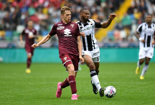 UDINE, ITALY - OCTOBER 23: David Zima of Torino FC is challenged by Beto of Udinese Calcio during the Serie A match between Udinese Calcio and Torino FC at Dacia Arena on October 23, 2022 in Udine, Italy. (Photo by Alessandro Sabattini/Getty Images) Buset (Tuttosport): “L’Udinese ha frenato dopo la vittoria del Toro all’andata”- immagine 2