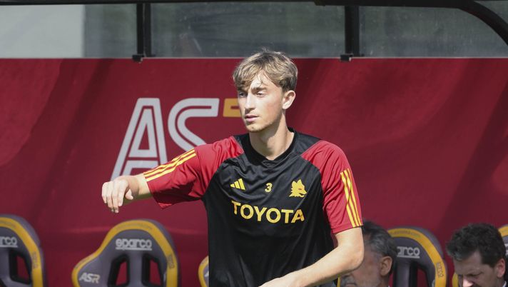 ROME, ITALY - MARCH 12: AS Roma player Dean Huijsenduring a training session at Centro Sportivo Fulvio Bernardini on March 12, 2024 in Rome, Italy. (Photo by Luciano Rossi/AS Roma via Getty Images) Roma, Huijsen convocato in Nazionale: giocherà con la Spagna under 21 - immagine 1