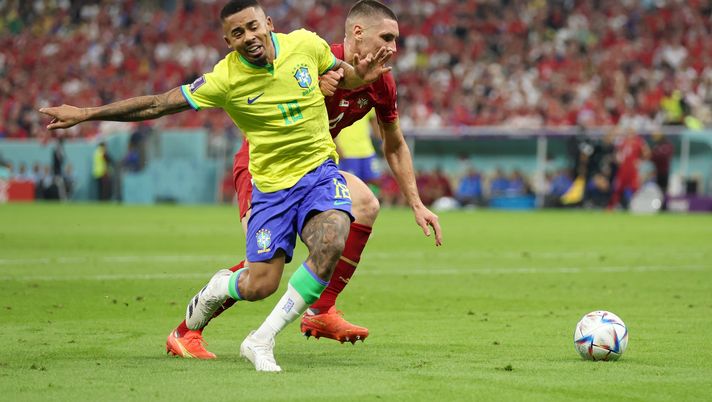 Neymar mostra i segni della battaglia con il viola Milenkovic - immagine 1