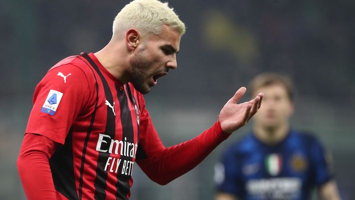 MILAN, ITALY - FEBRUARY 05: Theo Hernandez of AC Milan reacts during the Serie A match between FC Internazionale and AC Milan at Stadio Giuseppe Meazza on February 05, 2022 in Milan, Italy. (Photo by Marco Luzzani/Getty Images) MILAN, ITALY - FEBRUARY 05: Theo Hernandez of AC Milan reacts during the Serie A match between FC Internazionale and AC Milan at Stadio Giuseppe Meazza on February 05, 2022 in Milan, Italy. (Photo by Marco Luzzani/Getty Images)