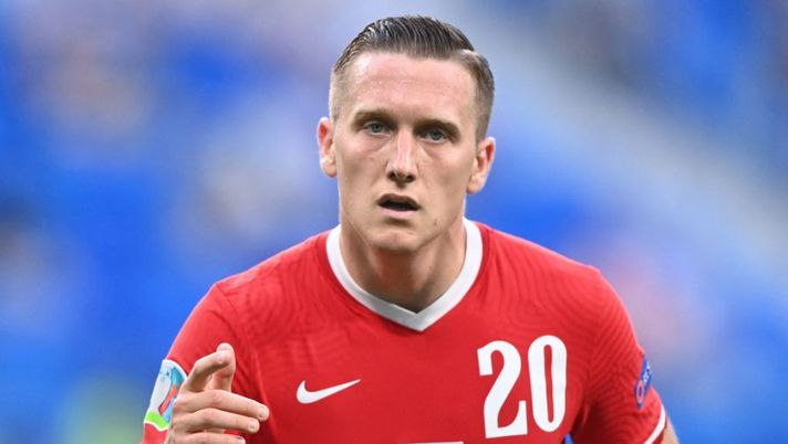 Poland's midfielder Piotr Zielinski reacts during the UEFA EURO 2020 Group E football match between Sweden and Poland at Saint Petersburg Stadium in Saint Petersburg on June 23, 2021. (Photo by Kirill KUDRYAVTSEV / POOL / AFP) (Photo by KIRILL KUDRYAVTSEV/POOL/AFP via Getty Images) Zielinski: “Napoli, vogliamo fare la storia. Regalo per Szczesny, ecco un nome per il futuro” - immagine 1