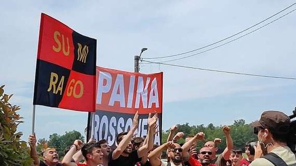 Anche una multa della Polstrada in autogrill nella notte di festa dei tifosi del Milan- immagine 2