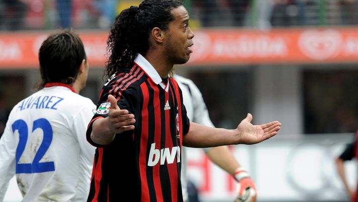 Ronaldinho contro Alvarez in Milan-Catania (credits: Getty Images) 