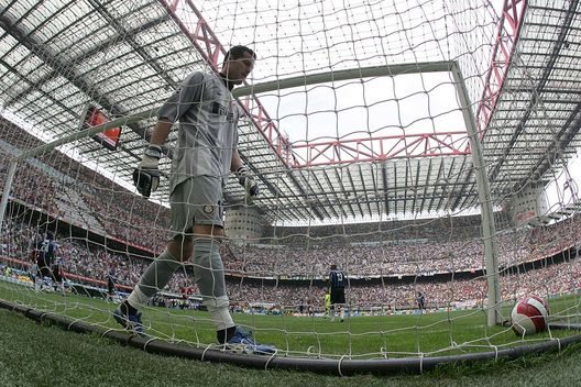 (Photo by New Press/Getty Images) Derby e Scudetto nello stesso giorno: incubo solo sfiorato dal Milan nel maggio 2008…- immagine 2