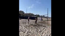 VIDEO / Sinner show sulla sabbia: è il re del beach volley