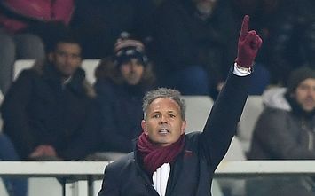  TURIN, ITALY - DECEMBER 16: Coach of Torino FC Sinisa Mihajlovic gestures during the Serie A match between Torino FC and SSC Napoli at Stadio Olimpico di Torino on December 16, 2017 in Turin, Italy. (Photo by Francesco Pecoraro/Getty Images)