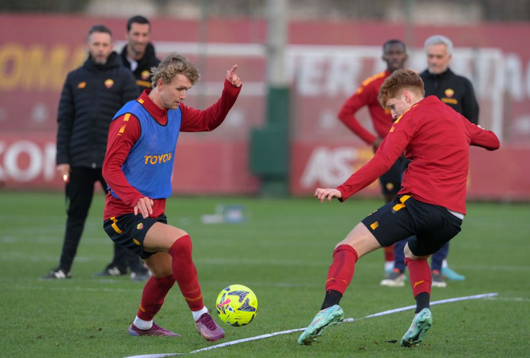 Trigoria, ripresa dopo Milan-Roma: gol di Solbakken. C’è Karsdorp – FOTO GALLERY - immagine 31