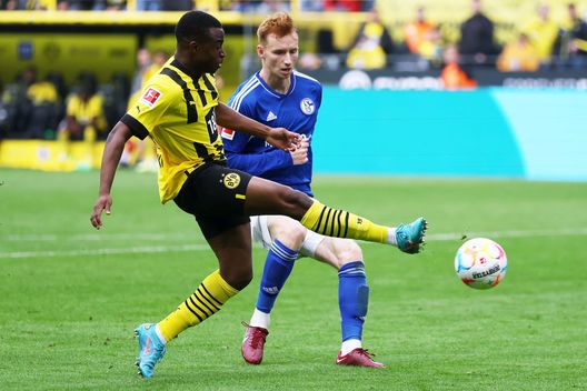 (Photo by Lars Baron/Getty Images) Borussia, Moukoko da record: il marcatore più giovane del più grande derby tedesco- immagine 2