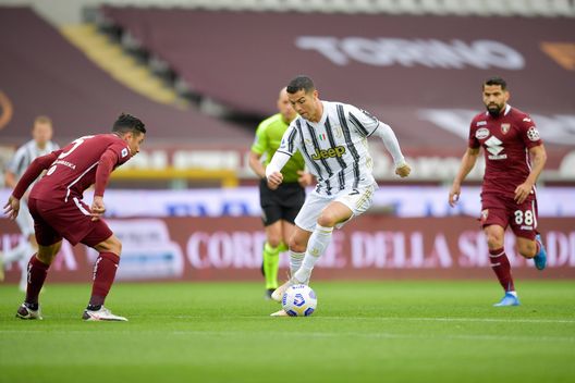 TURIN, ITALY - APRIL 03: Cristiano Ronaldo of Juventus is challenged by Armando Izzo of Torino FC during the Serie A match between Torino FC and Juventus at Stadio Olimpico di Torino on April 03, 2021 in Turin, Italy. Sporting stadiums around Italy remain under strict restrictions due to the Coronavirus Pandemic as Government social distancing laws prohibit fans inside venues resulting in games being played behind closed doors. (Photo by Daniele Badolato - Juventus FC/Juventus FC via Getty Images) TURIN, ITALY - APRIL 03: Cristiano Ronaldo of Juventus is challenged by Armando Izzo of Torino FC during the Serie A match between Torino FC and Juventus at Stadio Olimpico di Torino on April 03, 2021 in Turin, Italy. Sporting stadiums around Italy remain under strict restrictions due to the Coronavirus Pandemic as Government social distancing laws prohibit fans inside venues resulting in games being played behind closed doors. (Photo by Daniele Badolato - Juventus FC/Juventus FC via Getty Images)