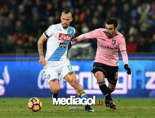 NAPLES, ITALY - JANUARY 29: Napolis player Marek Hamsik vies with US Citta di Palermo player Bruno Henrique during the Serie A match between SSC Napoli and US Citta di Palermo at Stadio San Paolo on January 29, 2017 in Naples, Italy. (Photo by Francesco Pecoraro/Getty Images) NAPLES, ITALY - JANUARY 29: Napolis player Marek Hamsik vies with US Citta di Palermo player Bruno Henrique during the Serie A match between SSC Napoli and US Citta di Palermo at Stadio San Paolo on January 29, 2017 in Naples, Italy. (Photo by Francesco Pecoraro/Getty Images)