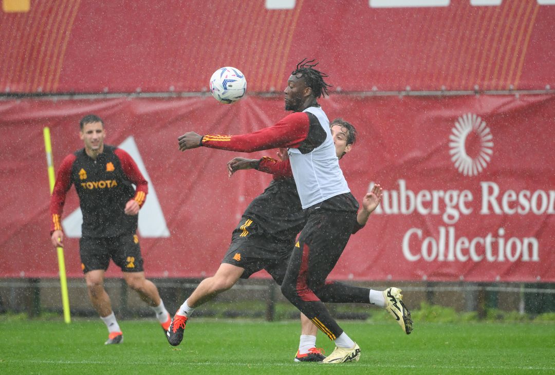 Roma, la ripresa degli allenamenti sotto la pioggia a Trigoria – FOTOGALLERY - immagine 60