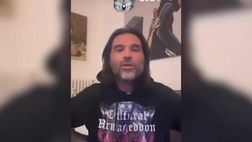 Capodanno 2024, Adani fa gli auguri ululando come un lupo | VIDEO