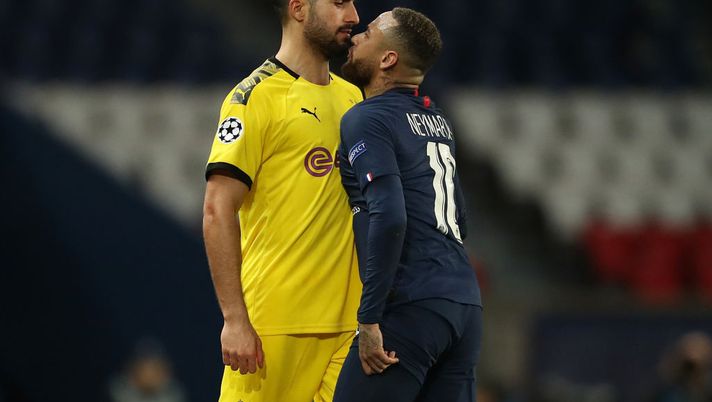 PARIS, FRANCE - MARCH 11: (FREE FOR EDITORIAL USE) In this handout image provided by UEFA, Neymar of Paris Saint-Germain and Emre Can of Borussia Dortmund clash during the UEFA Champions League round of 16 second leg match between Paris Saint-Germain and Borussia Dortmund at Parc des Princes on March 11, 2020 in Paris, France. The match is played behind closed doors as a precaution against the spread of COVID-19 (Coronavirus). (Photo by UEFA - Handout/UEFA via Getty Images) PARIS, FRANCE - MARCH 11: (FREE FOR EDITORIAL USE) In this handout image provided by UEFA, Neymar of Paris Saint-Germain and Emre Can of Borussia Dortmund clash during the UEFA Champions League round of 16 second leg match between Paris Saint-Germain and Borussia Dortmund at Parc des Princes on March 11, 2020 in Paris, France. The match is played behind closed doors as a precaution against the spread of COVID-19 (Coronavirus). (Photo by UEFA - Handout/UEFA via Getty Images)