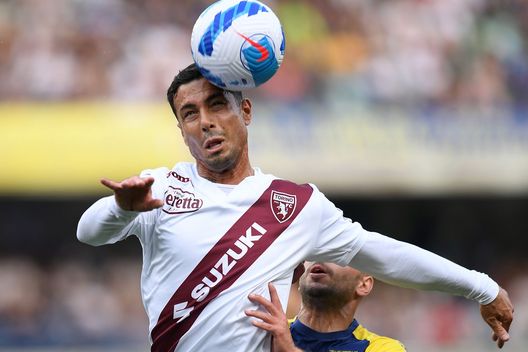 VERONA, ITALY - MAY 14: Armando Izzo of Torino FC in action during the Serie A match between Hellas and Torino FC at Stadio Marcantonio Bentegodi on May 14, 2022 in Verona, Italy. (Photo by Alessandro Sabattini/Getty Images) Torino, il pagellone di fine anno: Izzo 6, a lungo fuori ma torna e dà l’esempio- immagine 2