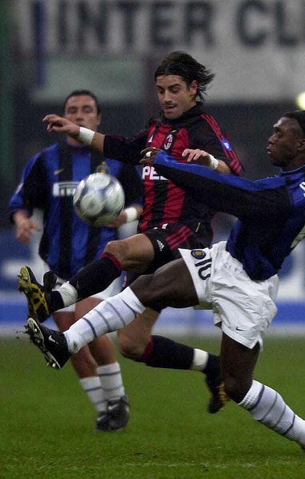 7 Jan 2001:  Francesco Coco of Milan battles with Clarence Seedorf of Inter during the AC Milan v Inter Milan Serie A match played at the Guiseppe Meazza in Milan, Italy. Digital Image. Mandatory Credit: Grazia Neri/ALLSPORT 