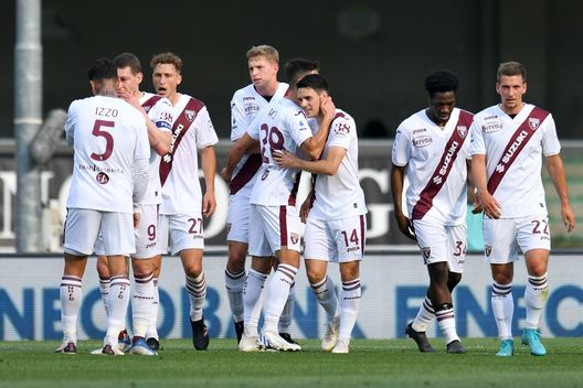 VERONA, ITALY - MAY 14: Josip Brekalo of Torino celebrates with teammates after scoring their side's first goal during the Serie A match between Hellas and Torino FC at Stadio Marcantonio Bentegodi on May 14, 2022 in Verona, Italy. (Photo by Alessandro Sabattini/Getty Images) Torino, l’inversione di tendenza è netta: sono 13 i punti in più dello scorso anno- immagine 2