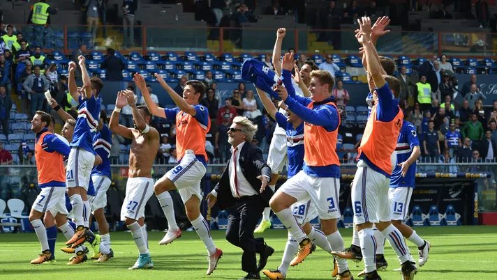 GENOA, ITALY - SEPTEMBER 24:  Sampdoria players celebrate at the end with the President Massimo Ferrero after the Serie A match between UC Sampdoria and AC Milan at Stadio Luigi Ferraris on September 24, 2017 in Genoa, Italy.  (Photo by Paolo Rattini/Getty Images)