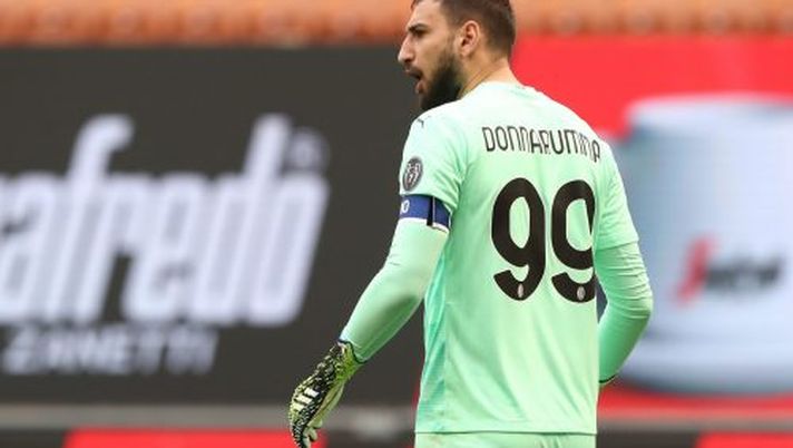 MILAN, ITALY - APRIL 03: Gianluigi Donnarumma of AC Milan reacts during the Serie A match between AC Milan and UC Sampdoria at Stadio Giuseppe Meazza on April 03, 2021 in Milan, Italy. Sporting stadiums around Italy remain under strict restrictions due to the Coronavirus Pandemic as Government social distancing laws prohibit fans inside venues resulting in games being played behind closed doors. (Photo by Marco Luzzani/Getty Images) MILAN, ITALY - APRIL 03: Gianluigi Donnarumma of AC Milan reacts during the Serie A match between AC Milan and UC Sampdoria at Stadio Giuseppe Meazza on April 03, 2021 in Milan, Italy. Sporting stadiums around Italy remain under strict restrictions due to the Coronavirus Pandemic as Government social distancing laws prohibit fans inside venues resulting in games being played behind closed doors. (Photo by Marco Luzzani/Getty Images)