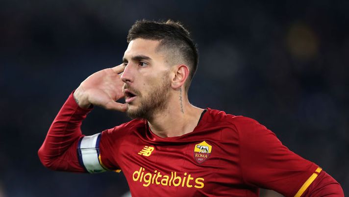 ROME, ITALY - JANUARY 09: Lorenzo Pellegrini of AS Roma celebrates after scoring their side's third goal during the Serie A match between AS Roma v Juventus at Stadio Olimpico on January 09, 2022 in Rome, Italy. (Photo by Paolo Bruno/Getty Images) NEWS – Gioca Pellegrini! Zaniolo, Lazzari, Muriel, Pinamonti e Ribery: le novità - immagine 1