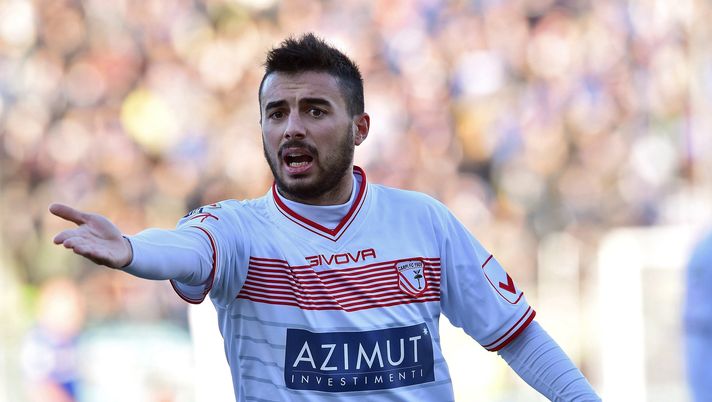MODENA, ITALY - JANUARY 17:  Lorenzo Pasciuti of Carpi FC reacts during the Serie A match between Carpi FC v UC Sampdoria at Alberto Braglia Stadium on January 17, 2016 in Modena, Italy.  (Photo by Giuseppe Bellini/Getty Images) 