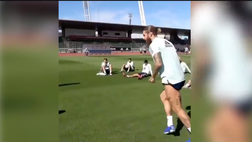 VIDEO Real Madrid, Sergio Ramos stupisce in allenamento: precisione e calci piazzati, guarda la clip