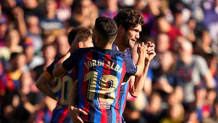 BARCELONA, SPAIN - DECEMBER 31: Marcos Alonso of FC Barcelona celebrates after scoring the team's first goal with teammate Jordi Alba during the LaLiga Santander match between FC Barcelona and RCD Espanyol at Spotify Camp Nou on December 31, 2022 in Barcelona, Spain. (Photo by Alex Caparros/Getty Images) RICORSO JORDI ALBA