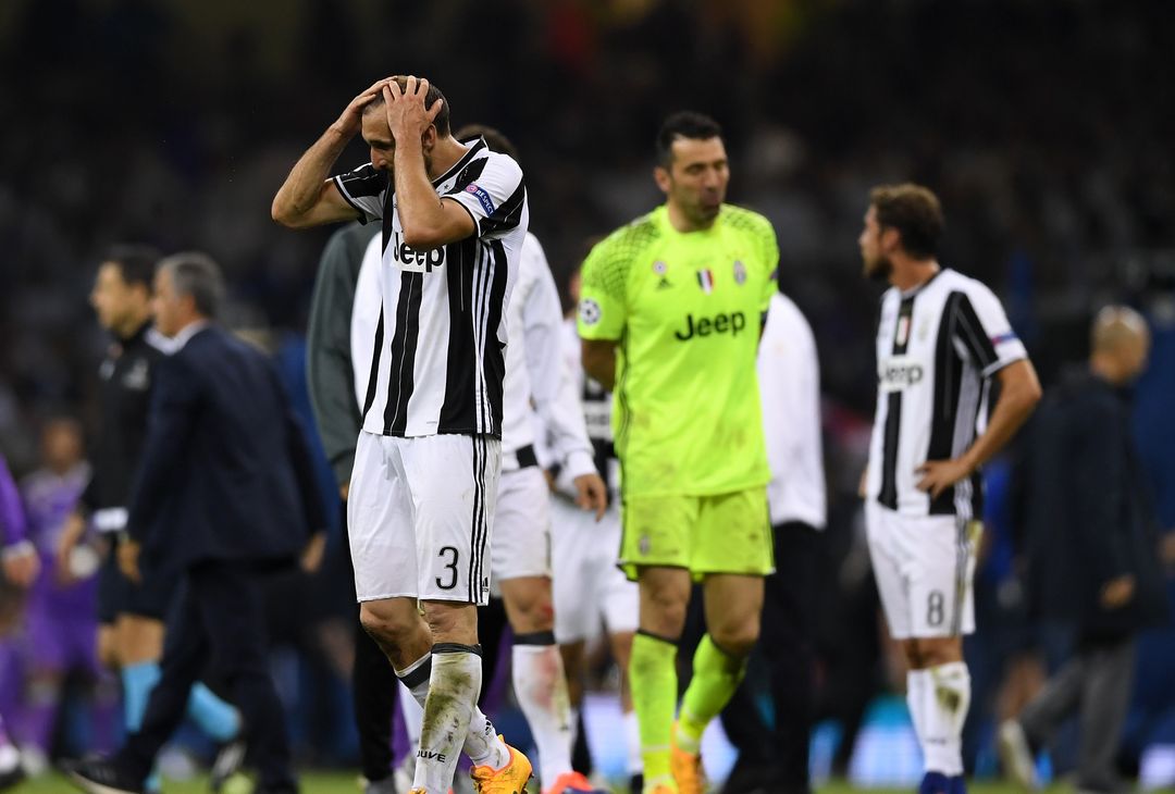  CARDIFF, WALES - JUNE 03:  Giorgio Chiellini of Juventus is dejected after the UEFA Champions League Final between Juventus and Real Madrid at National Stadium of Wales on June 3, 2017 in Cardiff, Wales.  (Photo by Shaun Botterill/Getty Images) 