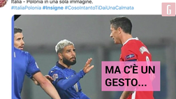 VIDEO Italia-Polonia, il gesto di Insigne non passa inosservato: l’attaccante “zittisce” Lewandowski e sui social…