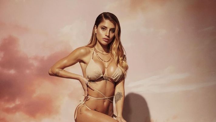 Chiara Nasti esplosiva in bikini: “Foto 1 o 2?”. Follower scatenati  Chiara Nasti esplosiva in bikini: “Foto 1 o 2?”. Follower scatenati