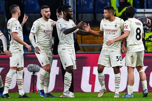 Junior Messias festeggia il gol al Genoa. Junior Messias festeggia il gol al Genoa.