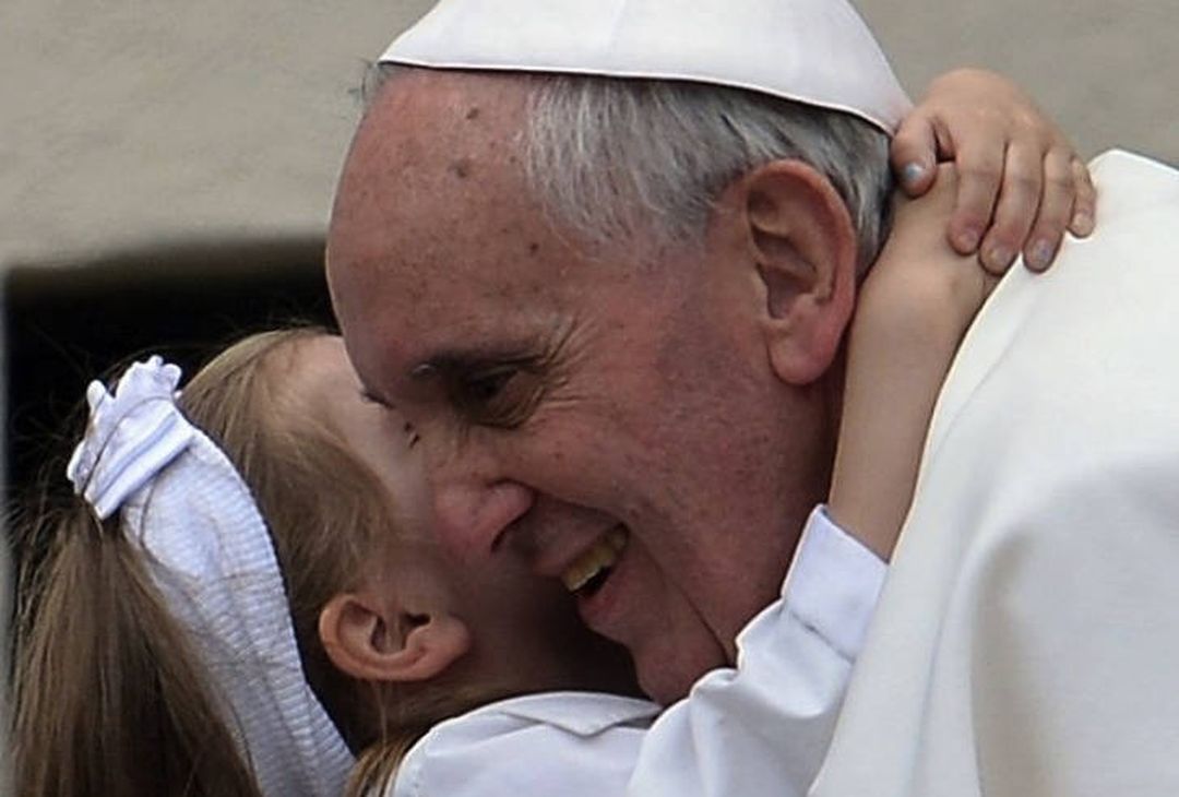 Tutti gli abbracci di Papa Francesco (LE FOTO) - immagine 2