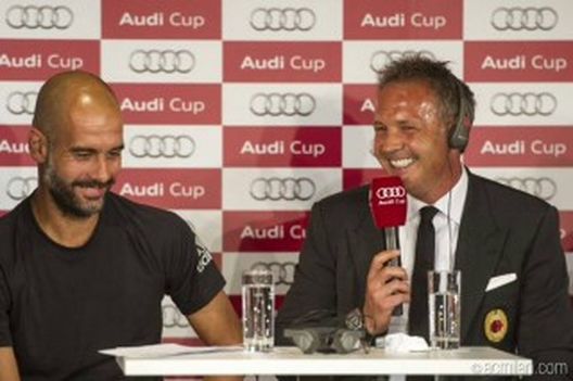 Pep Guardiola e Sinisa Mihajlovic in conferenza stampa per l'AUDI Cup (fonte foto: acmilan.com) Pep Guardiola e Sinisa Mihajlovic in conferenza stampa per l'AUDI Cup (fonte foto: acmilan.com)