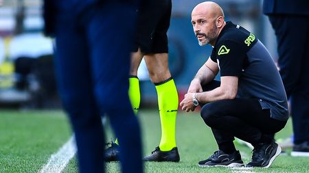 GENOA, ITALY - APRIL 24: Vincenzo Italiano head coach of Spezia is seen during the Serie A match between Genoa CFC and Spezia Calcio at Stadio Luigi Ferraris on April 24, 2021 in Genoa, Italy. (Photo by Getty Images) GENOA, ITALY - APRIL 24: Vincenzo Italiano head coach of Spezia is seen during the Serie A match between Genoa CFC and Spezia Calcio at Stadio Luigi Ferraris on April 24, 2021 in Genoa, Italy. (Photo by Getty Images)