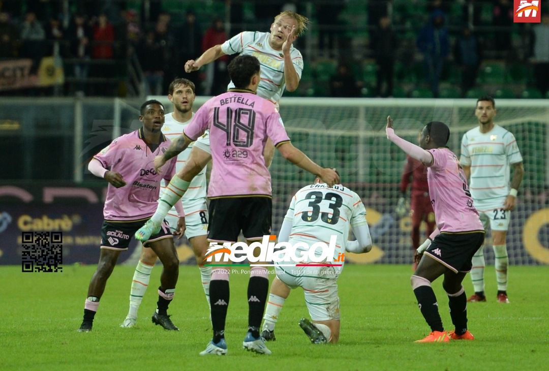 FOTO Palermo-Venezia 0-1, 14ª giornata di Serie B 2022-2023 (Gallery) - immagine 43