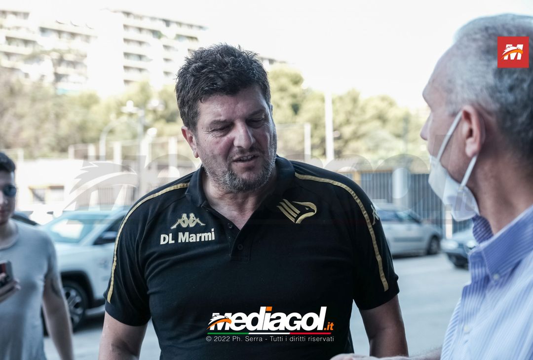 FOTO RITIRO PALERMO, Mister Baldini scatta selfie con i tifosi (Gallery) - immagine 21