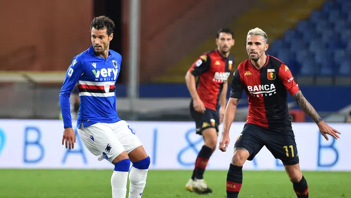 GENOA, ITALY - NOVEMBER 1: Antonio Candreva of UC Sampdoria and Valon Behrami of Genoa CFC during the Serie A match between UC Sampdoria and  Genoa CFC at Stadio Luigi Ferraris on November 1, 2020 in Genoa, Italy. (Photo by Paolo Rattini/Getty Images)