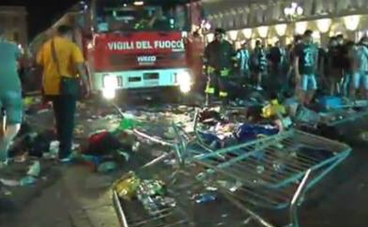 Vigili del Fuoco intervengono a piazza San Carlo Vigili del Fuoco intervengono a piazza San Carlo