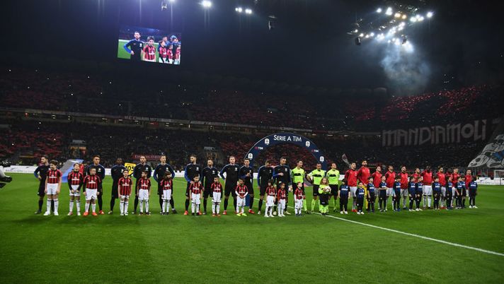 MILAN, ITALY - MARCH 17: Players of FC Internazionale and players of AC Milan line up prior to the Serie A match between AC Milan and FC Internazionale at Stadio Giuseppe Meazza on March 17, 2019 in Milan, Italy. (Photo by Claudio Villa - Inter/FC Internazionale via Getty Images ) MILAN, ITALY - MARCH 17: Players of FC Internazionale and players of AC Milan line up prior to the Serie A match between AC Milan and FC Internazionale at Stadio Giuseppe Meazza on March 17, 2019 in Milan, Italy. (Photo by Claudio Villa - Inter/FC Internazionale via Getty Images )