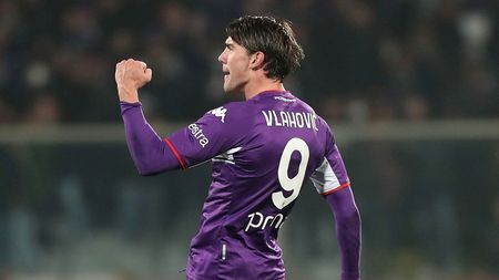 FLORENCE, ITALY - NOVEMBER 20: Dusan Vlahovic of ACF Fiorentina celebrates after scoring a goal during the Serie A match between ACF Fiorentina and AC Milan at Stadio Artemio Franchi on November 20, 2021 in Florence, Italy. (Photo by Gabriele Maltinti/Getty Images) FLORENCE, ITALY - NOVEMBER 20: Dusan Vlahovic of ACF Fiorentina celebrates after scoring a goal during the Serie A match between ACF Fiorentina and AC Milan at Stadio Artemio Franchi on November 20, 2021 in Florence, Italy. (Photo by Gabriele Maltinti/Getty Images)