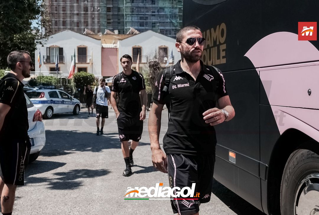 FOTO Torino-Palermo, rosanero in partenza dall’hotel (Gallery) - immagine 19