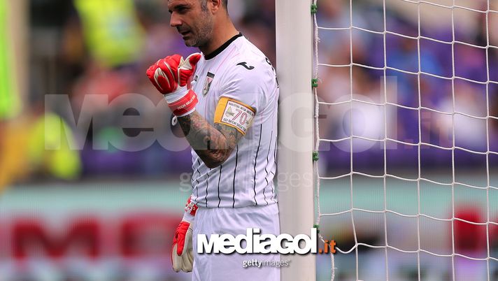 FLORENCE, ITALY - MAY 08: Stefano Sorrentino of US Citta di Palermo reacts during the Serie A match between ACF Fiorentina and US Citta di Palermo at Stadio Artemio Franchi on May 8, 2016 in Florence, Italy.  (Photo by Gabriele Maltinti/Getty Images)  FLORENCE, ITALY - MAY 08: Stefano Sorrentino of US Citta di Palermo reacts during the Serie A match between ACF Fiorentina and US Citta di Palermo at Stadio Artemio Franchi on May 8, 2016 in Florence, Italy.  (Photo by Gabriele Maltinti/Getty Images)